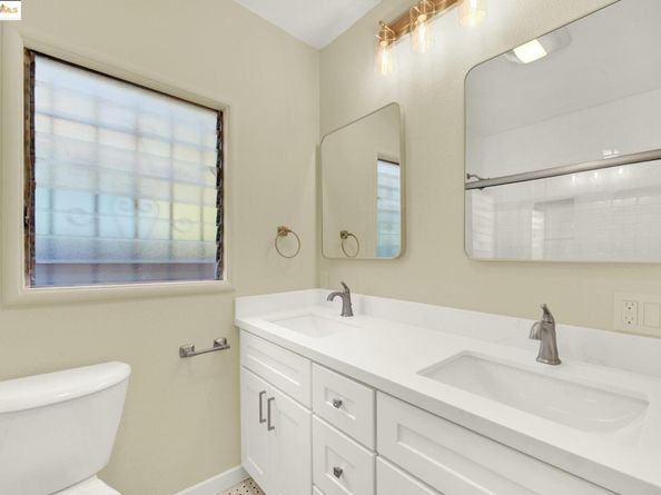 2106 Woodbine Ave, Oakland CA 94602