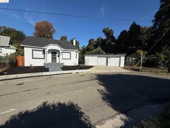 2106 Woodbine Ave