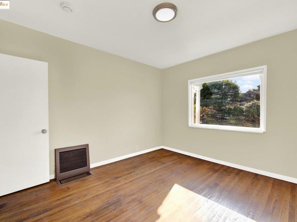 2106 Woodbine Ave, Oakland CA 94602