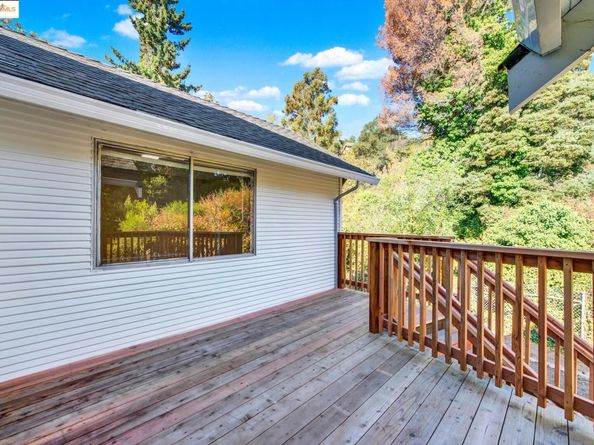 2106 Woodbine Ave, Oakland CA 94602