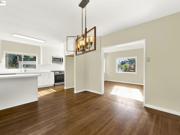 2106 Woodbine Ave, Oakland CA 94602