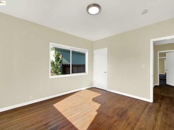 2106 Woodbine Ave, Oakland CA 94602