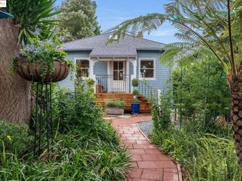 2222 Carleton St