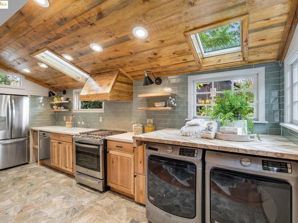 2222 Carleton St, Berkeley CA 94704