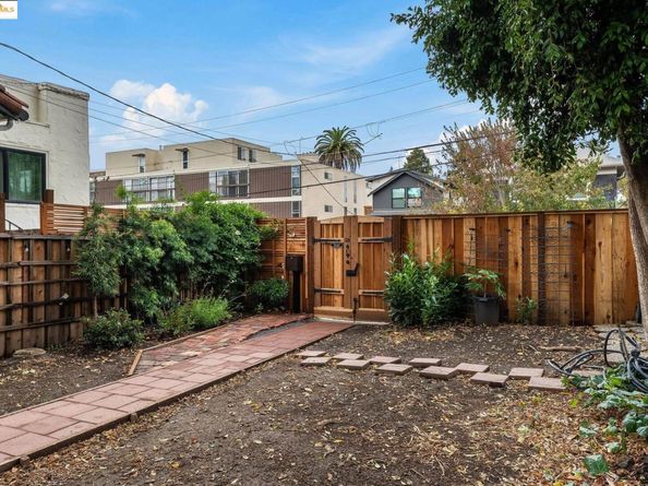 2222 Carleton St, Berkeley CA 94704