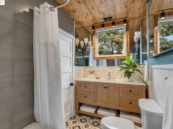 2222 Carleton St, Berkeley CA 94704
