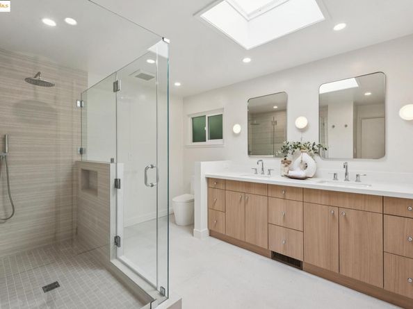 37 Coolidge Ter, Oakland CA 94602