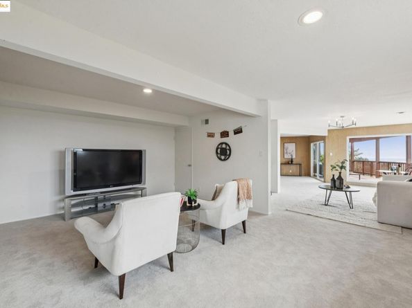 37 Coolidge Ter, Oakland CA 94602