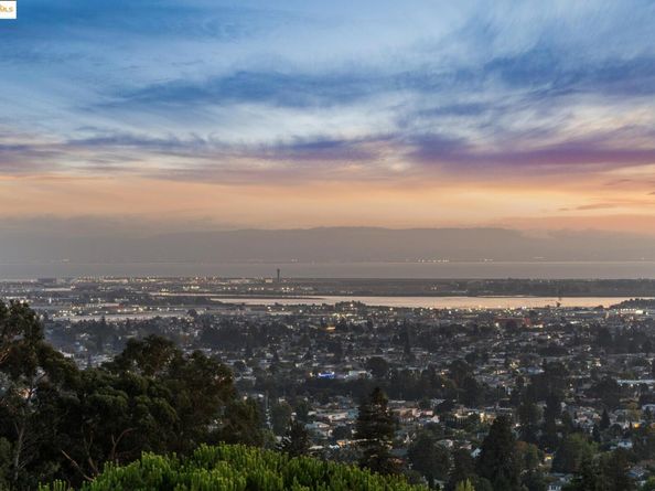 37 Coolidge Ter, Oakland CA 94602