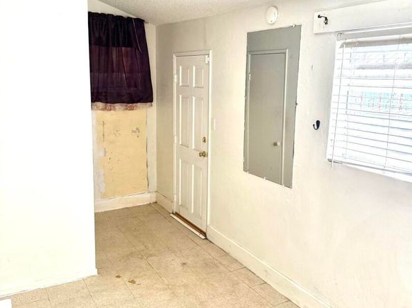 2823 S La Salle Ave, Los Angeles CA 90018