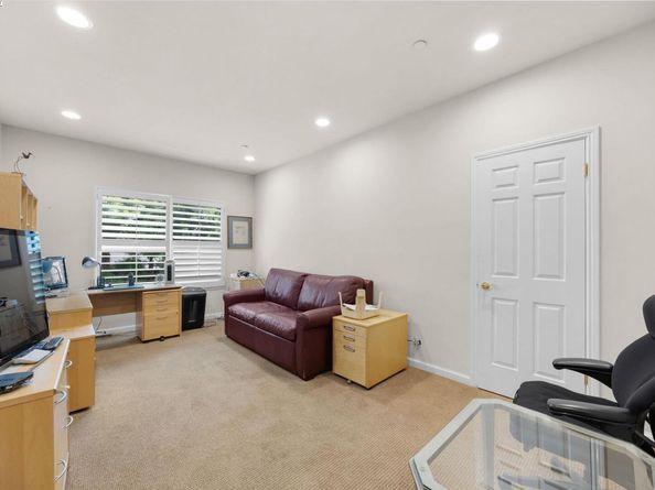1133 Douglas Avenue 3, Burlingame CA 94010