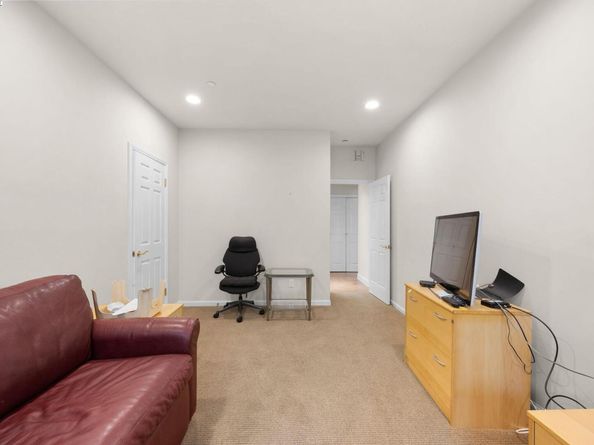 1133 Douglas Avenue 3, Burlingame CA 94010