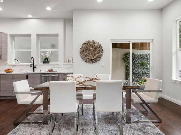 6868 Moore Dr, Oakland CA 94611