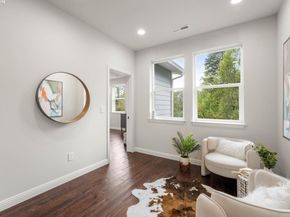 6868 Moore Dr, Oakland CA 94611