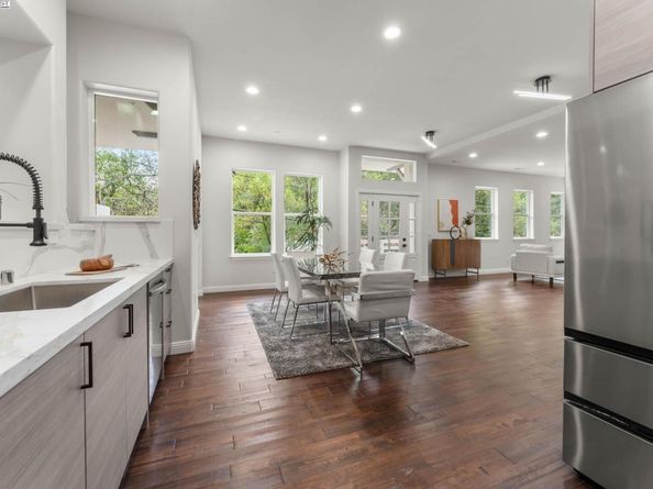 6868 Moore Dr, Oakland CA 94611