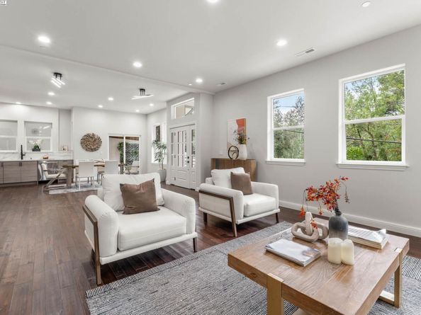 6868 Moore Dr, Oakland CA 94611