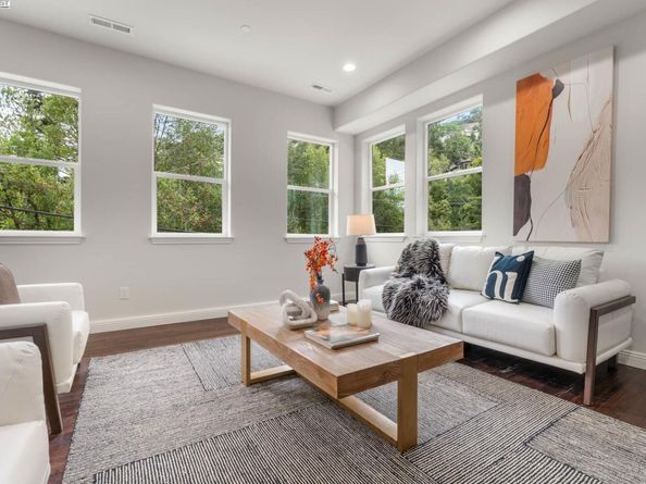 6868 Moore Dr, Oakland CA 94611