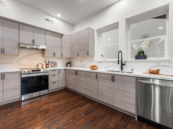 6868 Moore Dr, Oakland CA 94611