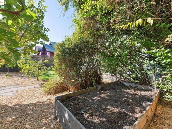 805 57Th St, Oakland CA 94608