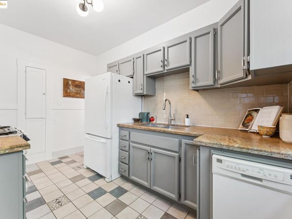 805 57Th St, Oakland CA 94608