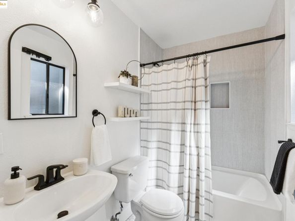 17032 Broadway Ter, Oakland CA 94611