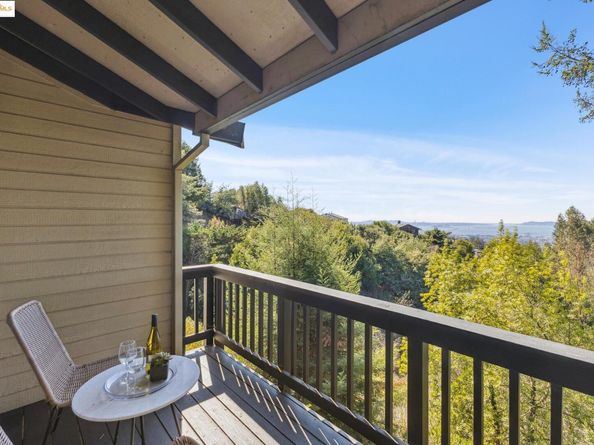 17032 Broadway Ter, Oakland CA 94611