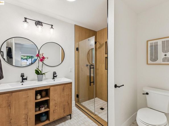 17032 Broadway Ter, Oakland CA 94611