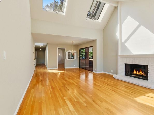 407 Wovenwood, Orinda CA 94563