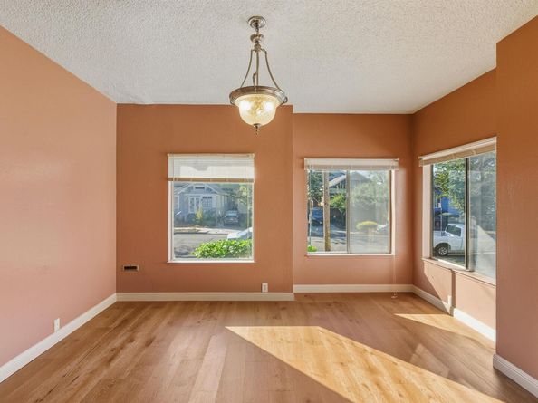 874 52Nd St, Oakland CA 94608