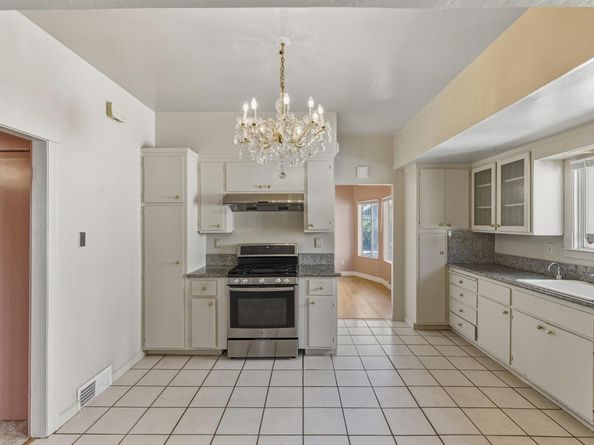 874 52Nd St, Oakland CA 94608