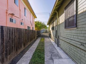 874 52Nd St, Oakland CA 94608