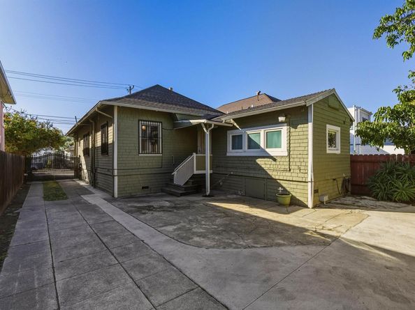 874 52Nd St, Oakland CA 94608