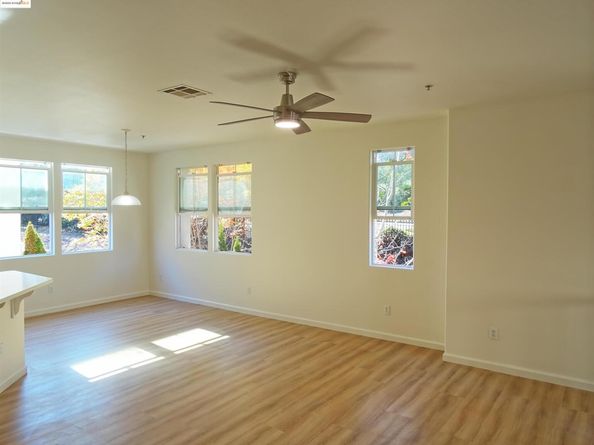 1150 Summer Ln, Richmond CA 94806