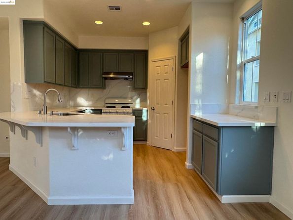 1150 Summer Ln, Richmond CA 94806