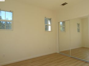 1150 Summer Ln, Richmond CA 94806