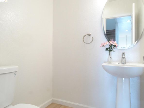 1150 Summer Ln, Richmond CA 94806