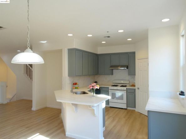 1150 Summer Ln, Richmond CA 94806