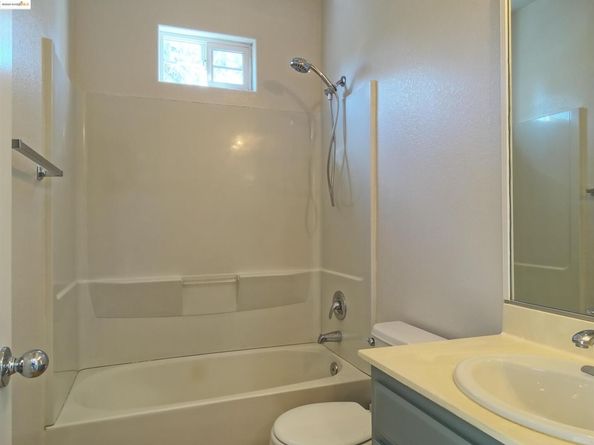 1150 Summer Ln, Richmond CA 94806