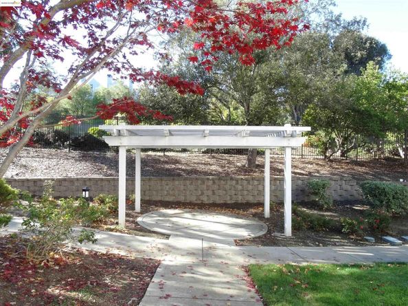 1150 Summer Ln, Richmond CA 94806