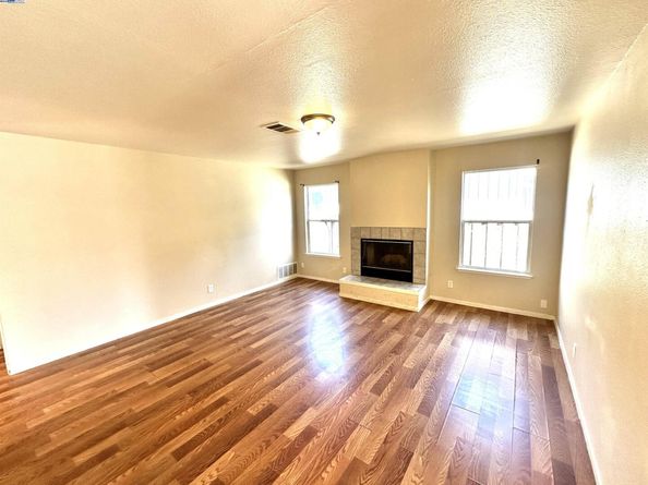 10538 Creekside Cir, Oakland CA 94603