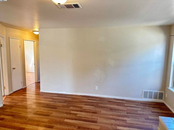 10538 Creekside Cir, Oakland CA 94603