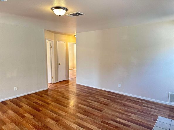 10538 Creekside Cir, Oakland CA 94603