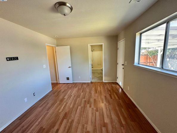 10538 Creekside Cir, Oakland CA 94603