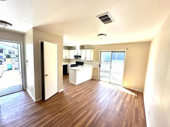 10538 Creekside Cir, Oakland CA 94603