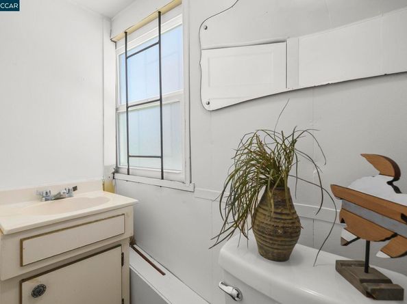 1377 E 32nd, Oakland CA 94602