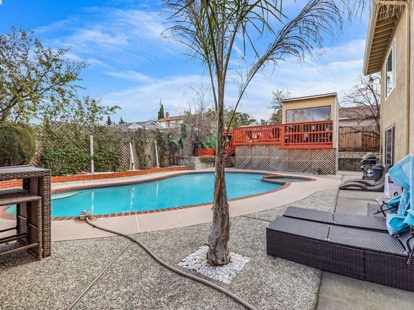 915 California St, Rodeo CA 94572
