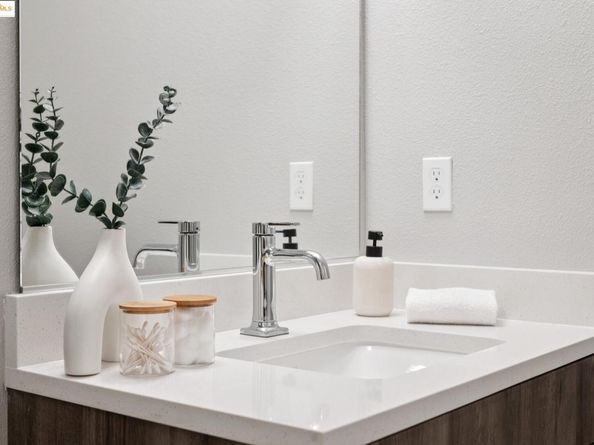 2400 Adeline ST 403, Oakland CA 94607