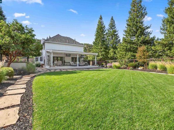 11 Silverhill Way, Lafayette CA 94549