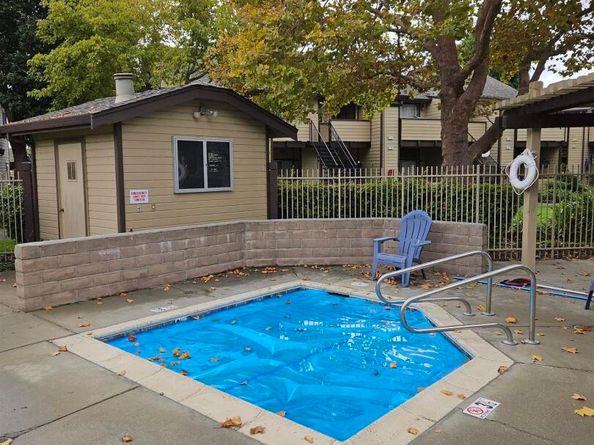3847 Yorkshire St 8, San Leandro CA 94578