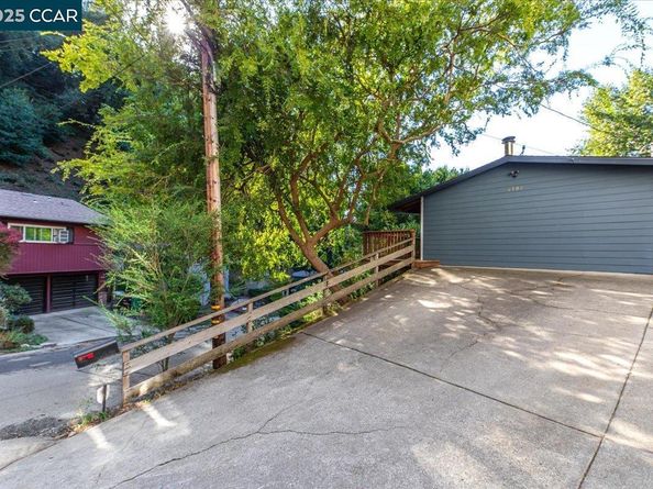 6701 Sobrante Rd, Oakland CA 94611